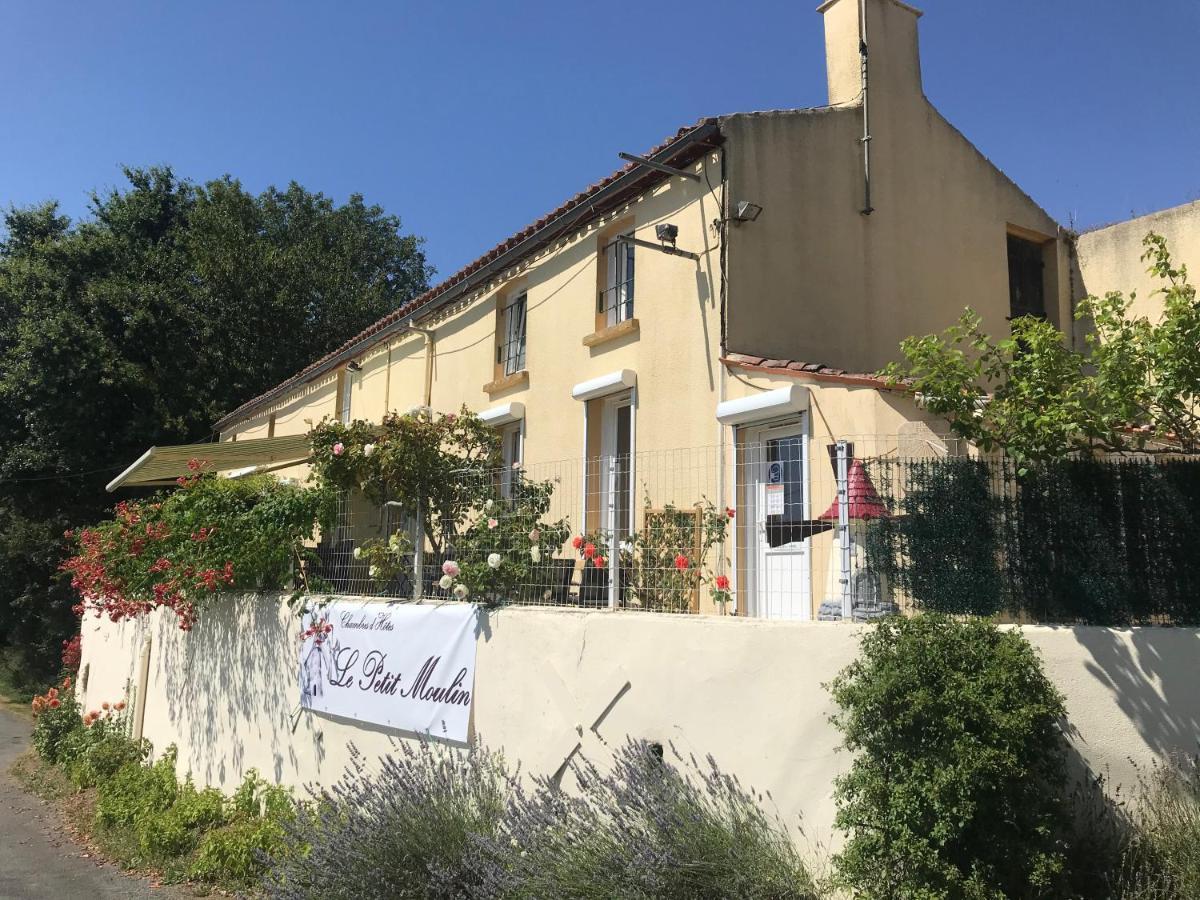 Le Petit Moulin Hotel ปูโซจส์ ภายนอก รูปภาพ