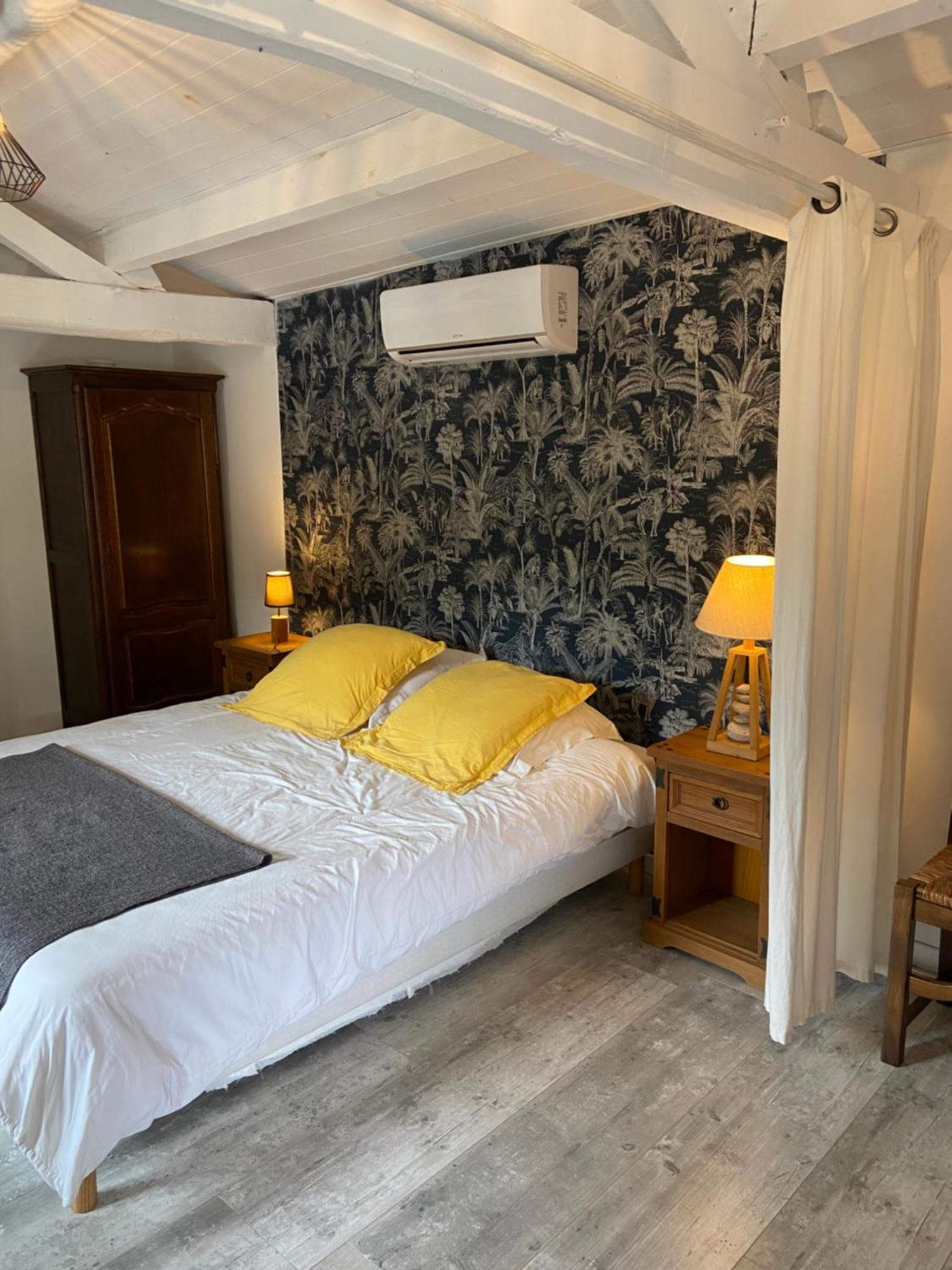 Le Petit Moulin Hotel ปูโซจส์ ภายนอก รูปภาพ