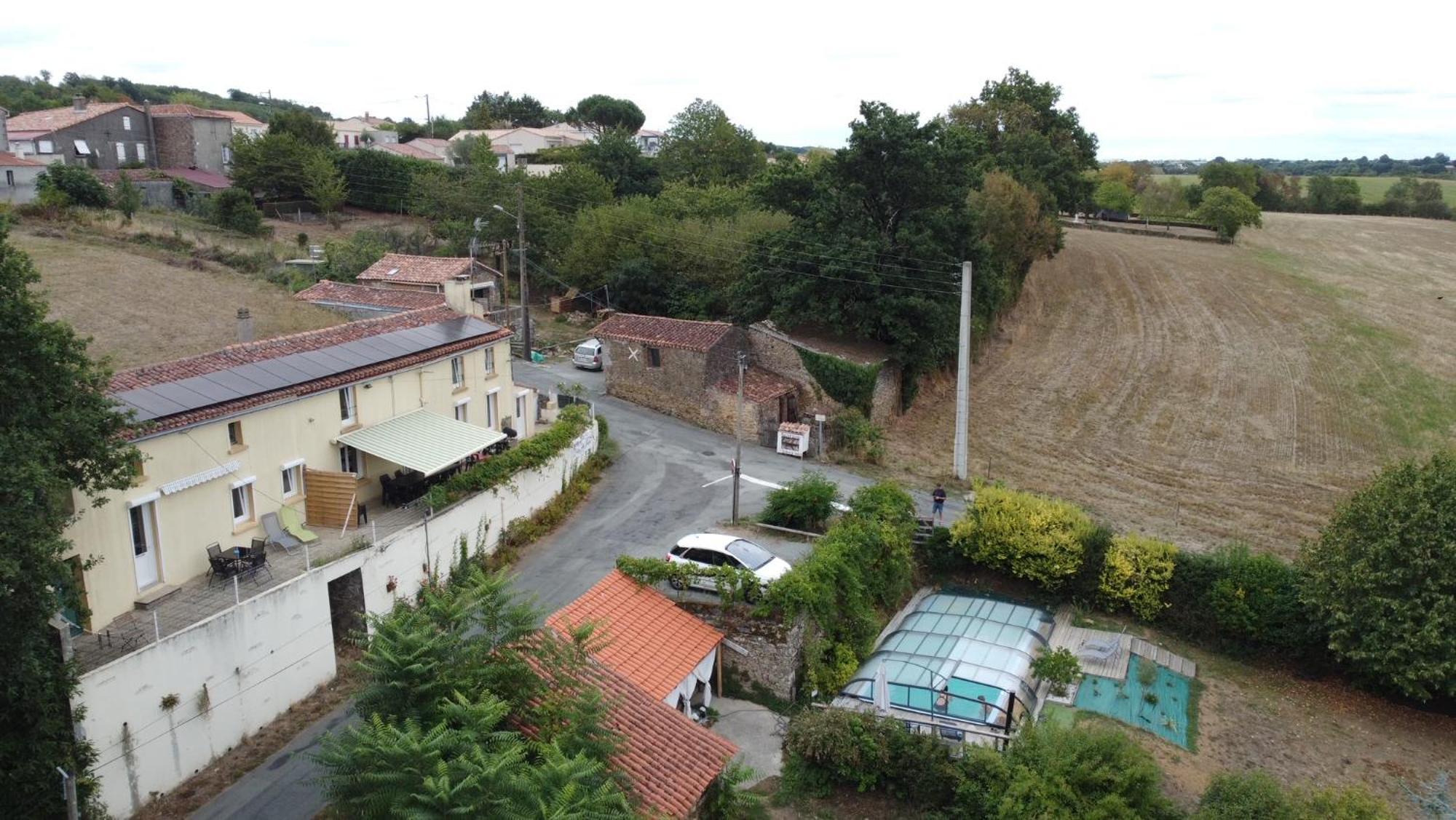 Le Petit Moulin Hotel ปูโซจส์ ภายนอก รูปภาพ