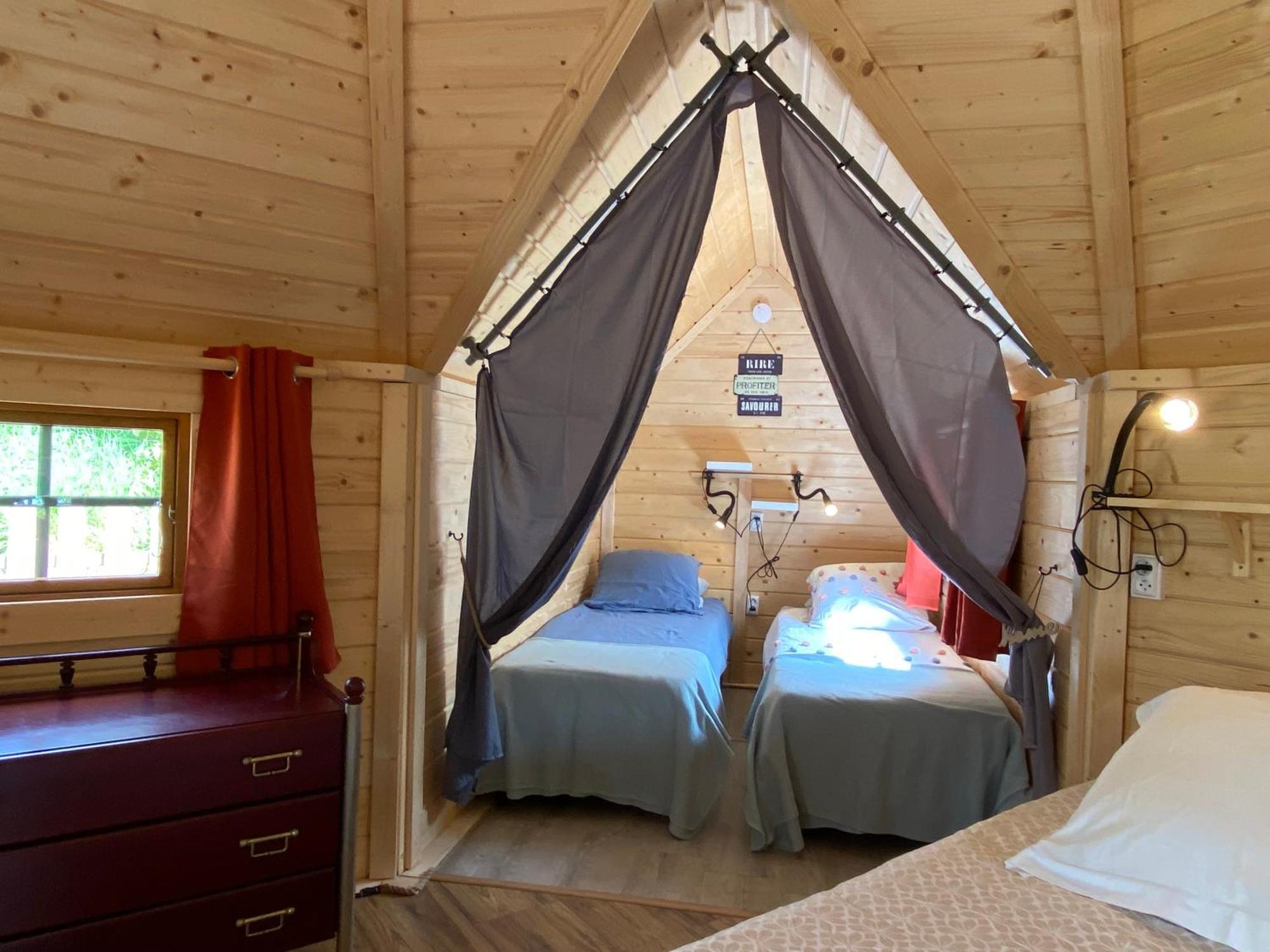 Le Petit Moulin Hotel ปูโซจส์ ภายนอก รูปภาพ